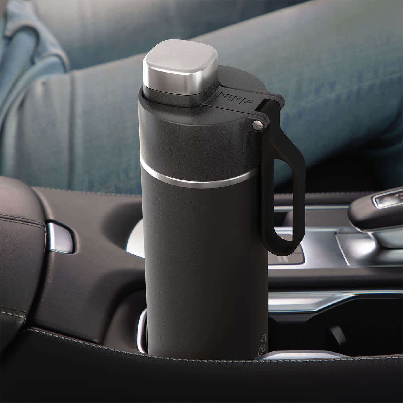 Reusable travel bottle for fizzy and hot or cold drinks