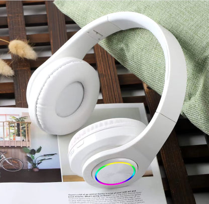 Wireless Bluetooth 5.0 Foldable headphone with Built-in microphone and Stereo Sound